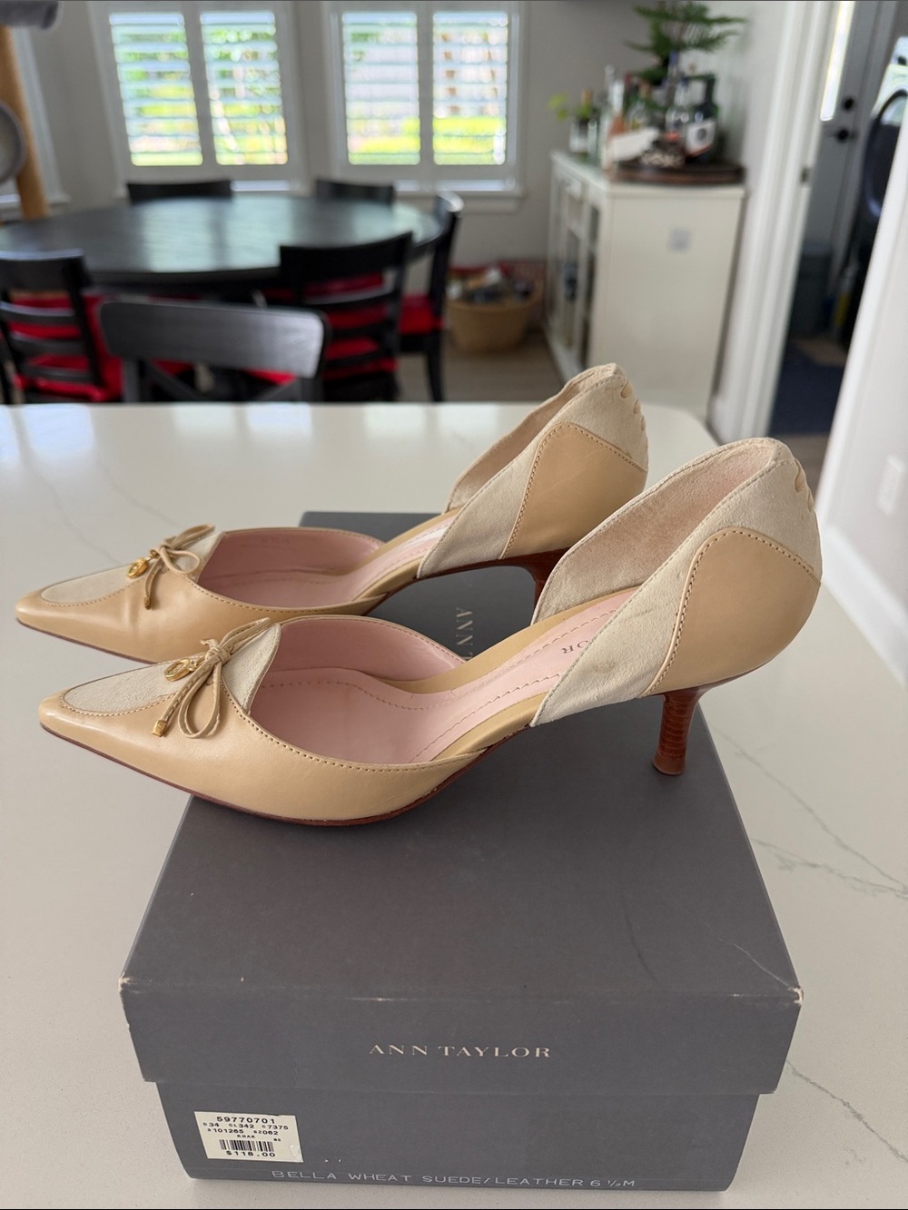 Ann Taylor Bella Wheat Suede/Leather Pointed-Toe, Kitten Heels in Size 6 1/2 M - Picture 5 of 10